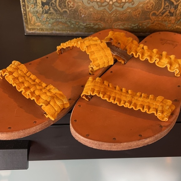 Beek handmade sandals yellow suede slides 10 EUC - Picture 10 of 10